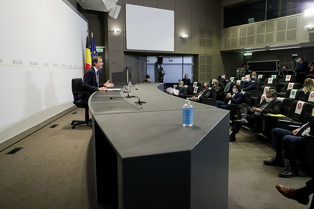 Premier De Croo bei der Pressekonferenz nach dem Konzertierungsausschuss (Bild: Oliver Hoslet/Pool/Belga)