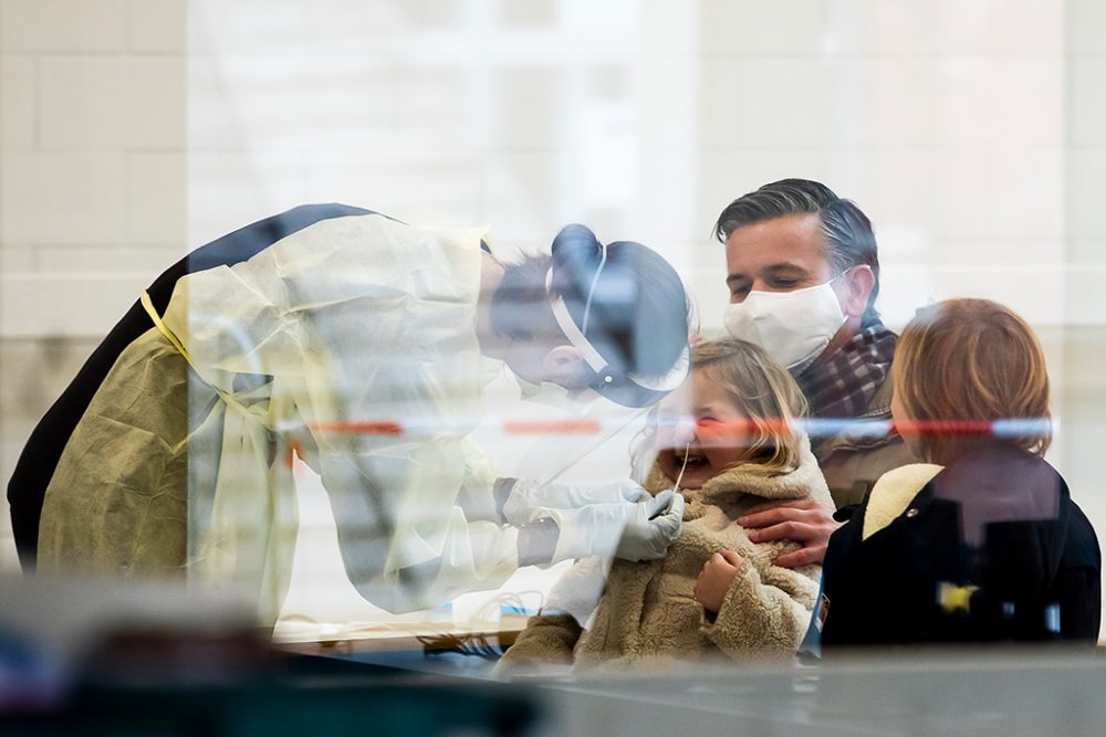 Corona-Test an der Olfa-Elsdonk-Primarschule in Edegem am 18. Januar (Bild: Kristof Van Accom/Belga)