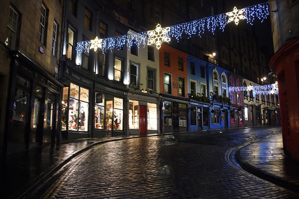 Leere Straße im Zentrum von Edinburgh (Archivbild: Andy Buchanan/AFP)