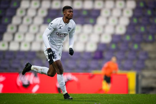 Wird Emmanuel Agbadou beim Spiel gegen Anderlecht dabei sein können? (Bild: Jasper Jacobs/Belga)