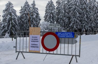 Die Abfahrtski-Piste ist geschlossen, auch Schlittenfahren ist dort nicht erlaubt (Bild: Nicolas Maeterlinck/Belga)