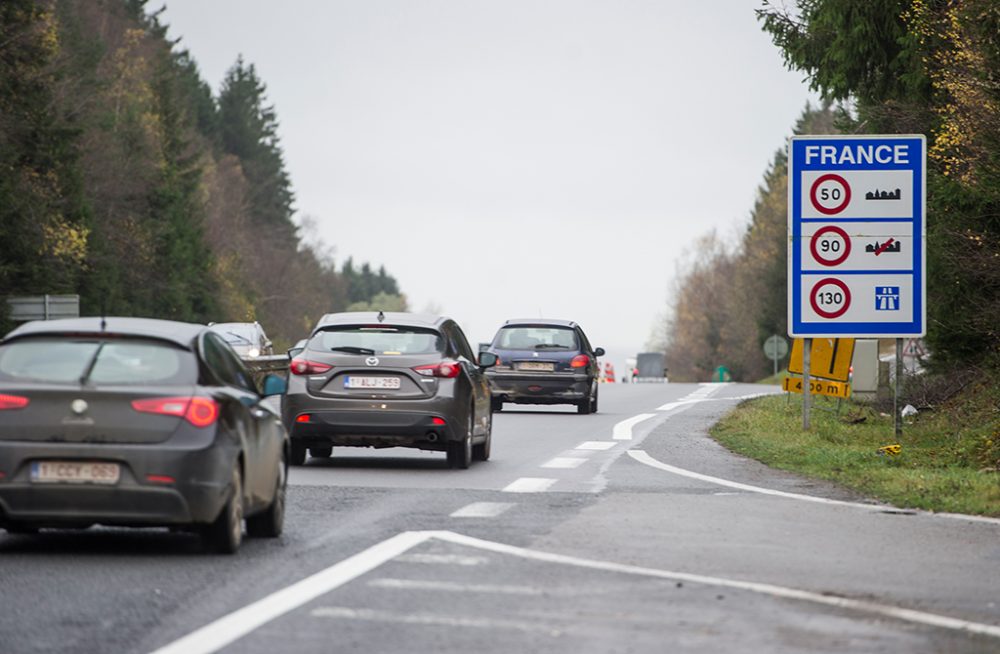 Wer nach Frankreich fährt, braucht einen negativen Corona-Test (Archivbild: Antony Dehez/Belga)