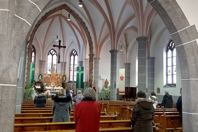 Gottesdienst in der Pfarrkirche Amel (Bild: Michaela Brück/BRF)
