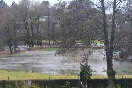Auch die Amel ist am Freitag mehr See als Fluss (Bild von Familie Michels aus Deidenberg)