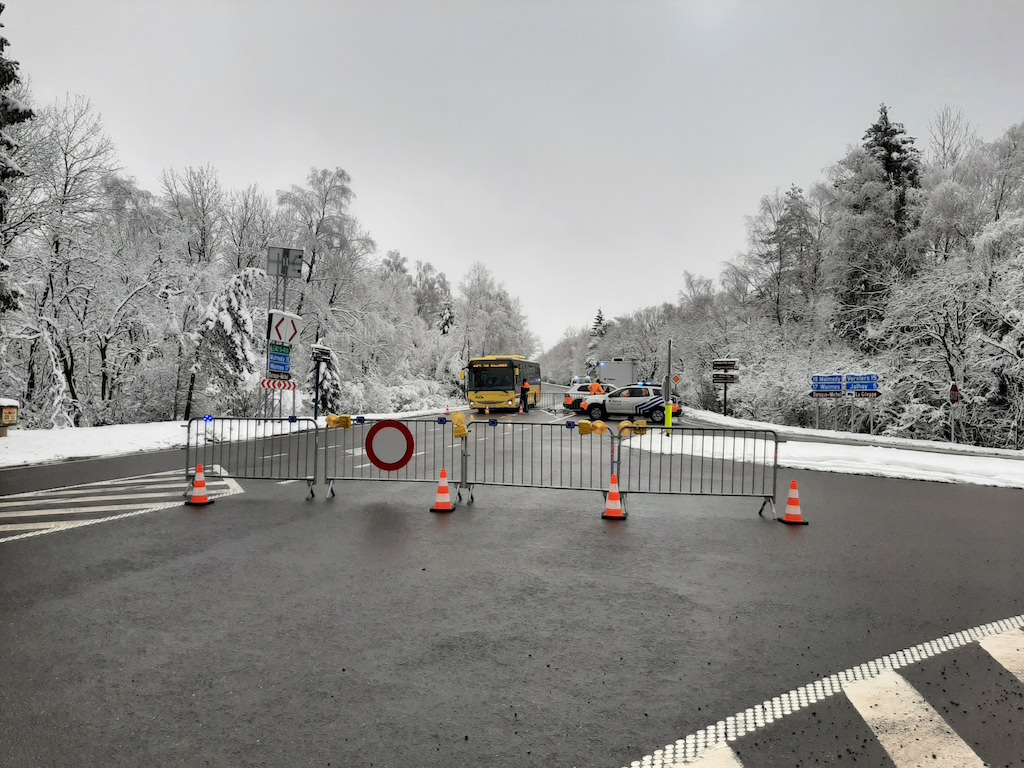 Zufahrtsstraßen zum Venn gesperrt - Keine Ausnahmen für Anlieger (Bild: Andreas Lejeune/BRF)