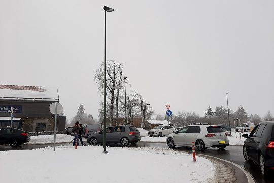 Viel Verkehr im Hohen Venn am 24. Januar (Bild: Michaela Brück/BRF)