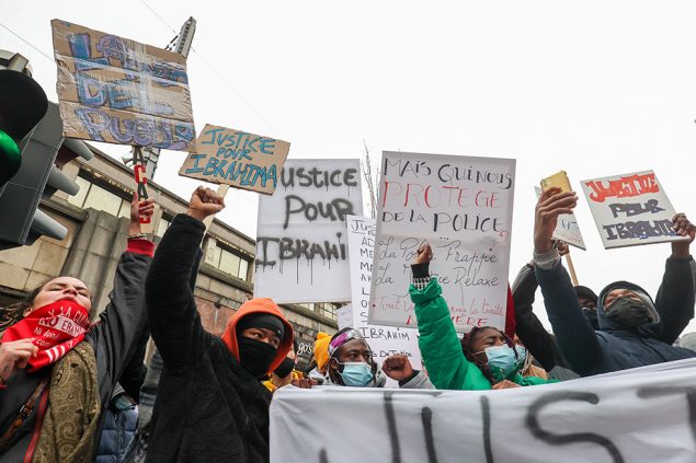 Nach dem Tod des 23-jährigen Ibrahima Barrie: Proteste in Brüssel (Bild: Virginie Lefour/Belga)