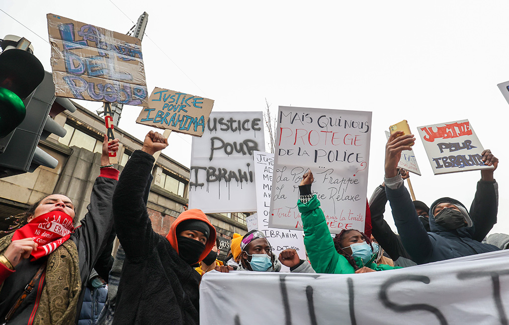 Nach dem Tod des 23-jährigen Ibrahima Barrie: Proteste in Brüssel (Bild: Virginie Lefour/Belga)