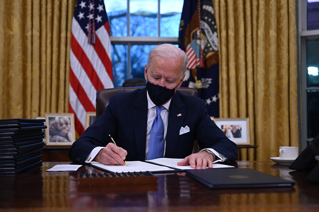 US-Präsident Joe Biden im Oval Office des Weißen Hauses in Washington (Bild: Jim Watson/AFP)