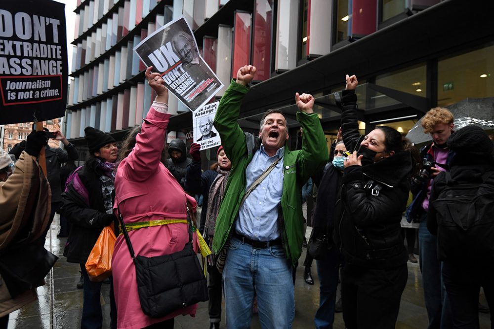 WikiLeaks-Gründer Julian Assange wird nicht an die USA ausgeliefert: Jubel in London (Bild: Daniel Leal-Olivas/AFP)