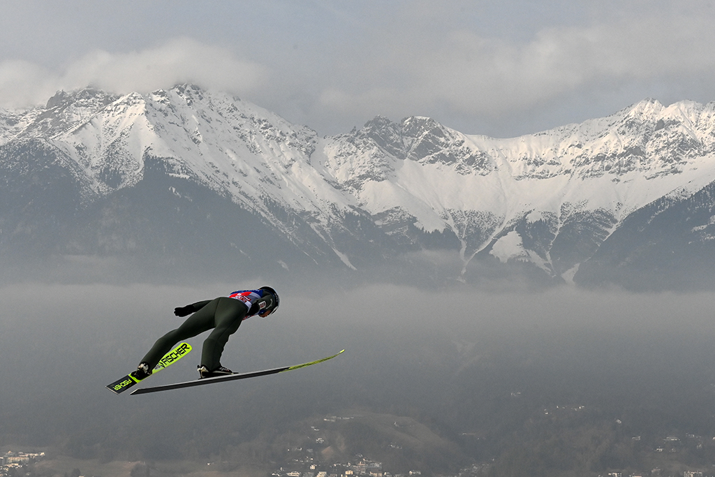 Kamil Stoch gewinnt das dritte Springen der Vierschanzentournee in Innsbruck (Bild: Christof Stache/AFP)