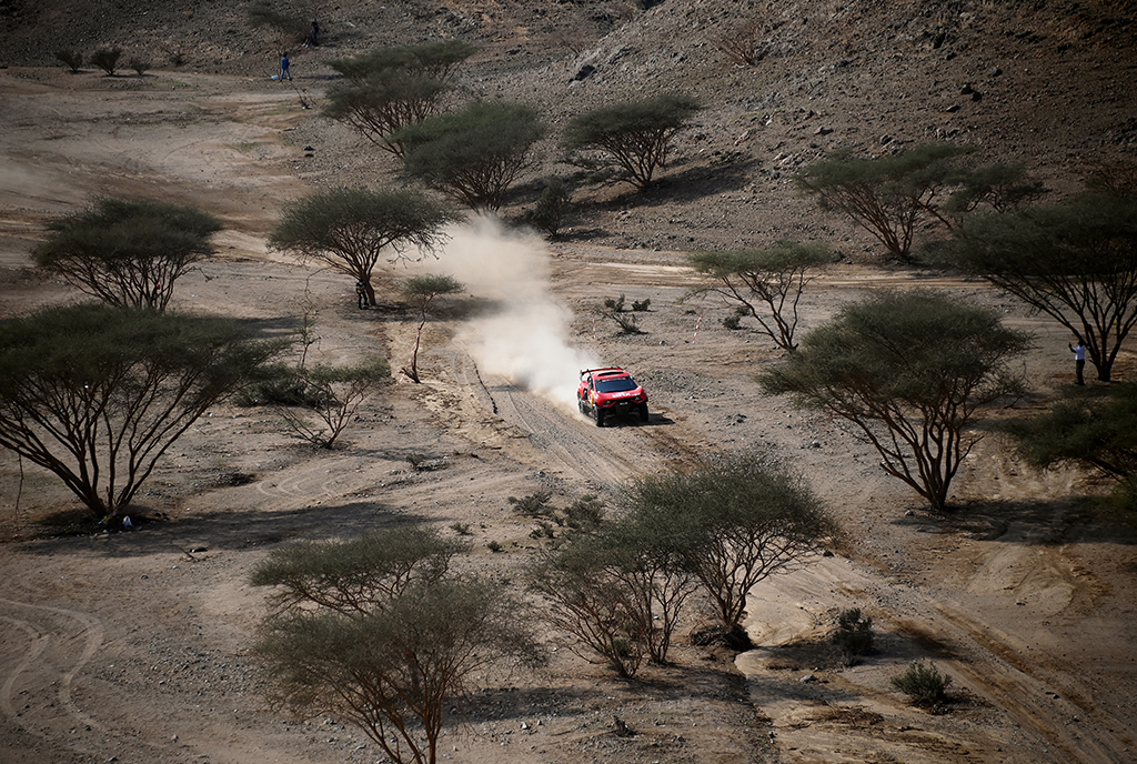 Sébastien Loeb und Beifahrer Daniel Elena beim Prolog der Rallye Dakar (Bild: Franck Fife/AFP)