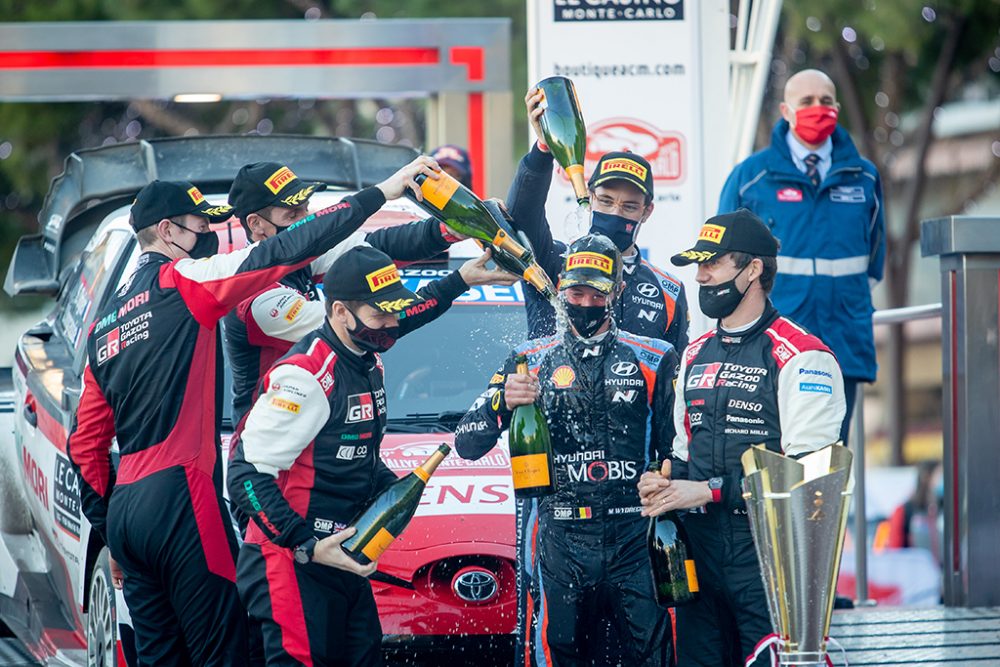 Erste WM-Rallye, erstes Treppchen für Martijn Wydaeghe, der von seinen Kollegen ordentlich "champagner-geduscht" wird