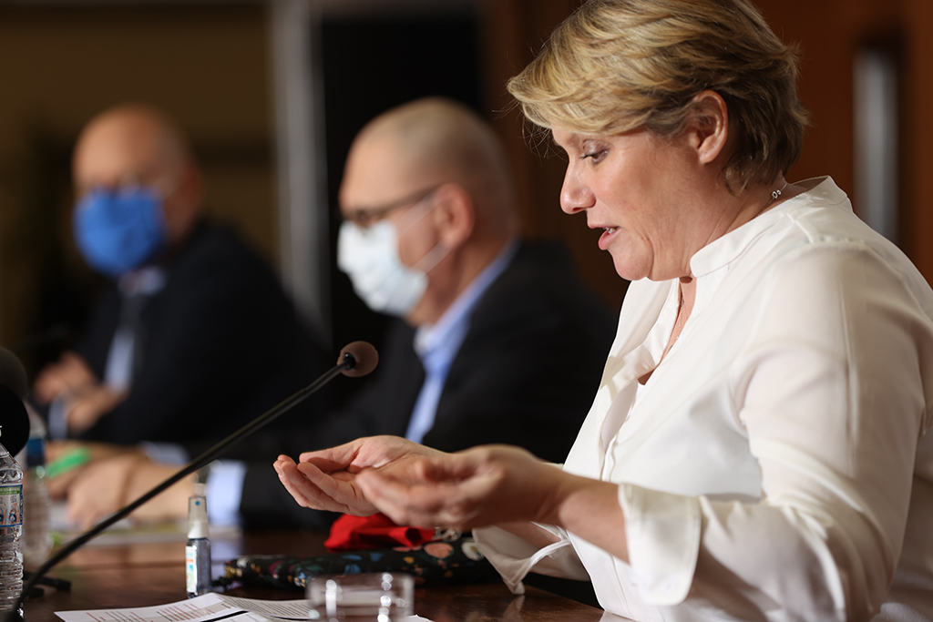 FGTB-Generalsekretärin Miranda Ulens bei der gemeinsamen Pressekonferenz der Gewerkschaften (Bild: Virginie Lefour/Belga)