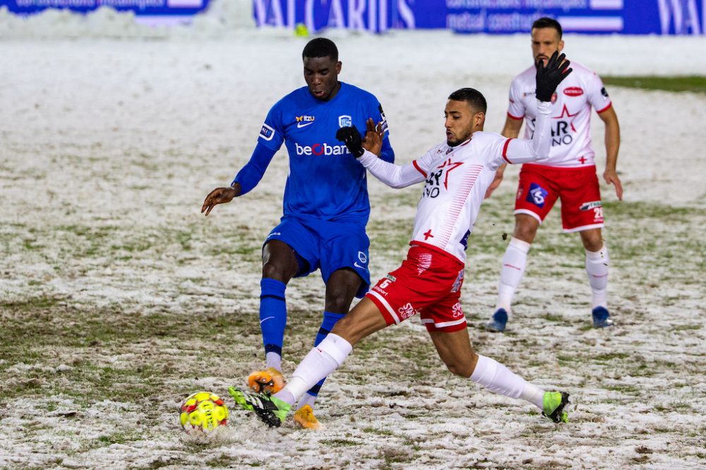 Mouscron erkämpfte sich auf einem Acker drei wichtige Punkte (Bild: Kurt Desplenter/Belga)