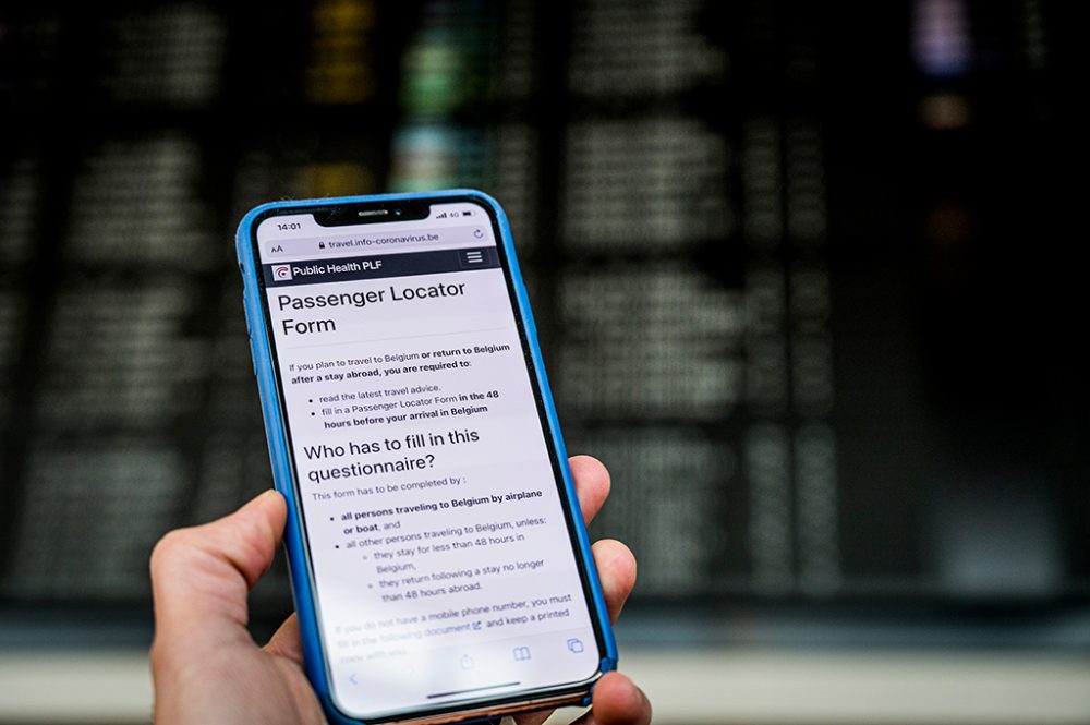 Reiserrückkehrformular auf dem Smartphone (Archivbild: Jasper Jacobs/Belga)