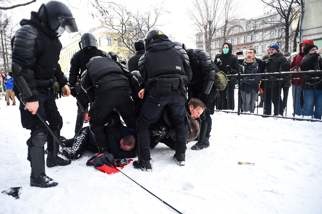 Festnahmen bei Protesten in St. Petersburg (Bild: Olga Maltseva/AFP)