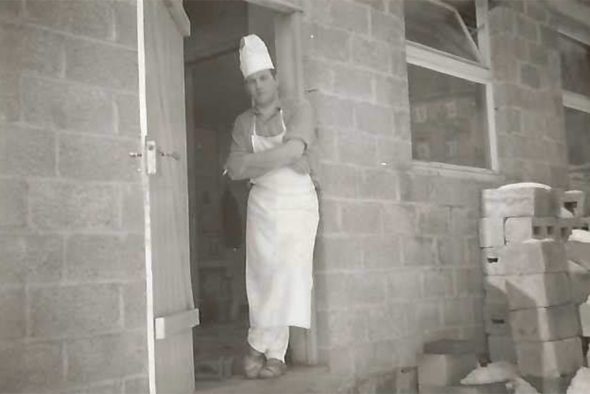Opa Alfons Feyen führte die Dorfbäckerei in Wallerode (Bild: privat)