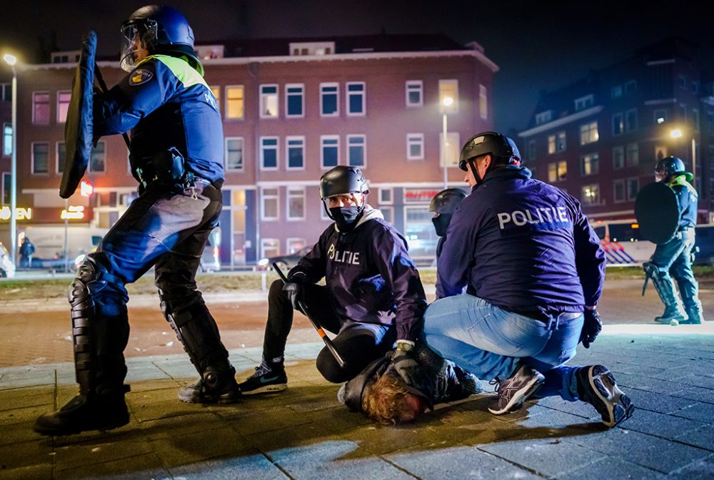 Ausschreitungen gegen Corona-Maßnahmen in Rotterdam