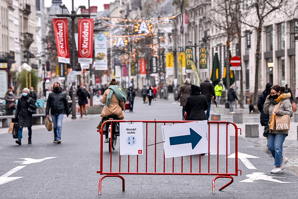 Start des Winterschlussverkaufs in Antwerpen (Bild: Dirk Waem/Belga)