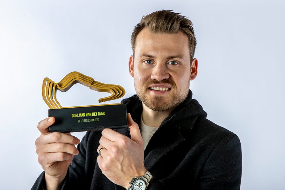 Simon Mignolet mit seinem Goldenen Schuh (Bild: Jan De Meuleneir/Belga)