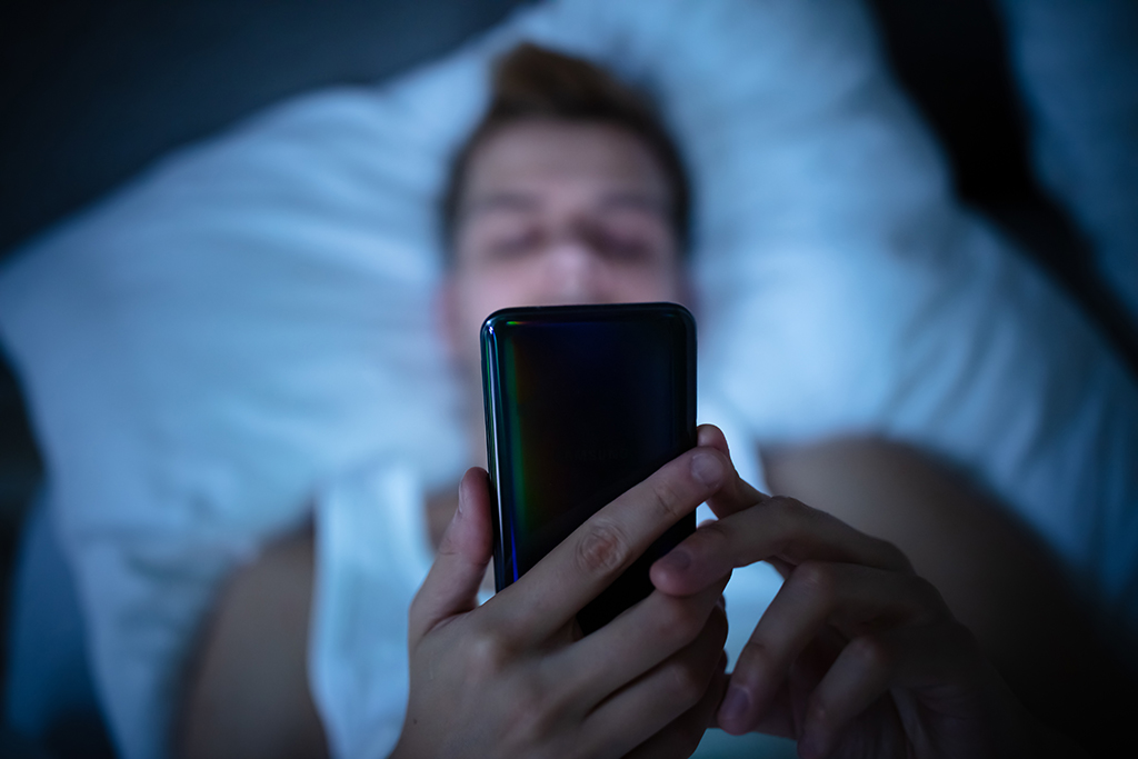 Je mehr Smartphone-Apps Studenten nutzen, desto schlechter schlafen sie (Illustrationsbild: © Bildagentur PantherMedia / Andriy Popov)