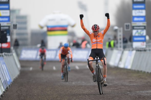 Fem van Empel ist neue Radcross-Weltmeisterin bei den U23 (Bild: David Stockman/Belga)