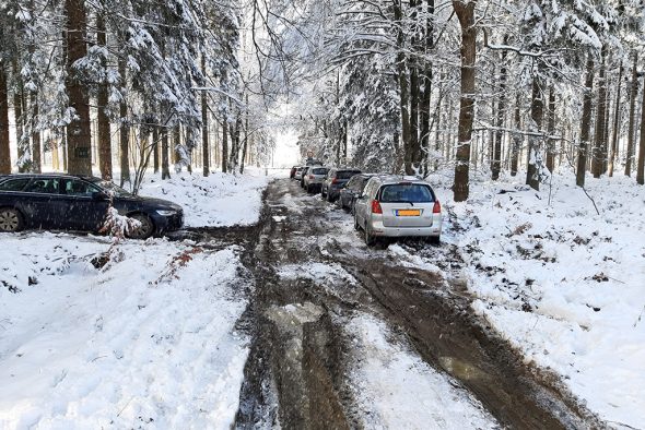 Einige unvernünftige Falschparker gibt es immer (Bild: Manuel Zimmermann/BRF)