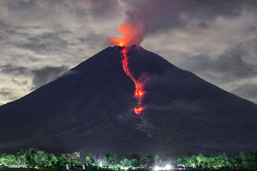  Vulkan  Semeru  auf Java ausgebrochen