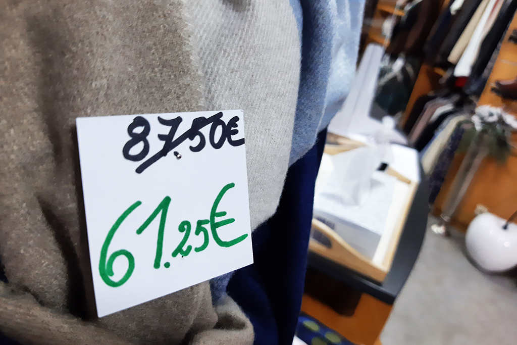 Winterschlussverkauf im Kleidergeschäft von Patricia Milard in Kelmis (Bild: Manuel Zimmermann/BRF)