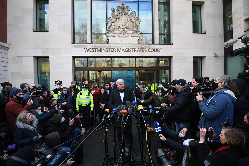 Wikileaks-Chefredakteur Kristinn Hrafnsson vor dem Gericht in London (Bild: Daniel Leal-Olivas/AFP)