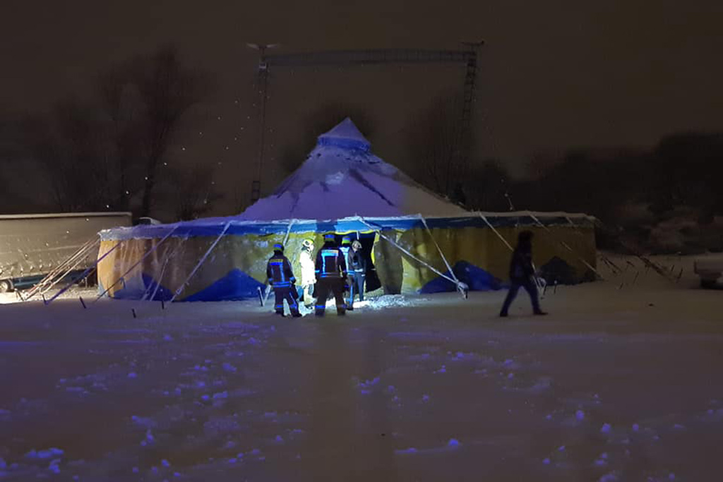Zirkus Amany in Not: Zelt durch heftigen Schneefall eingestürzt (Bild: Circus Amany)