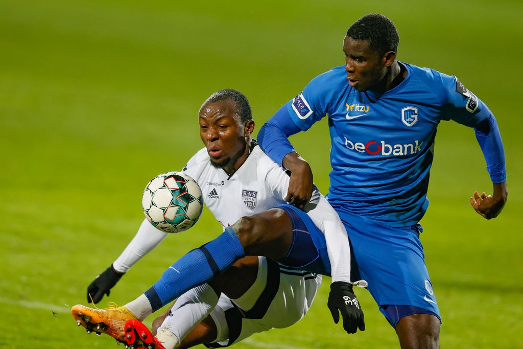 Eupen's Edo Kayembe and Genk's Paul Onuachu fight for the ball during a soccer match between KAS Eupen and KRC Genk, Wednesday 06 January 2021 in Eupen, a postponed game of day 18 of the 'Jupiler Pro League' first division of the Belgian championship. BELGA PHOTO BRUNO FAHY