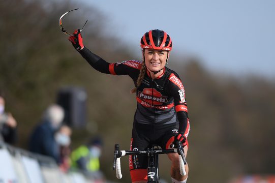 Denise Betsema gewinnt Waasland-Radcross der Damen in Sint-Niklaas (Bild: David Stockman/Belga)