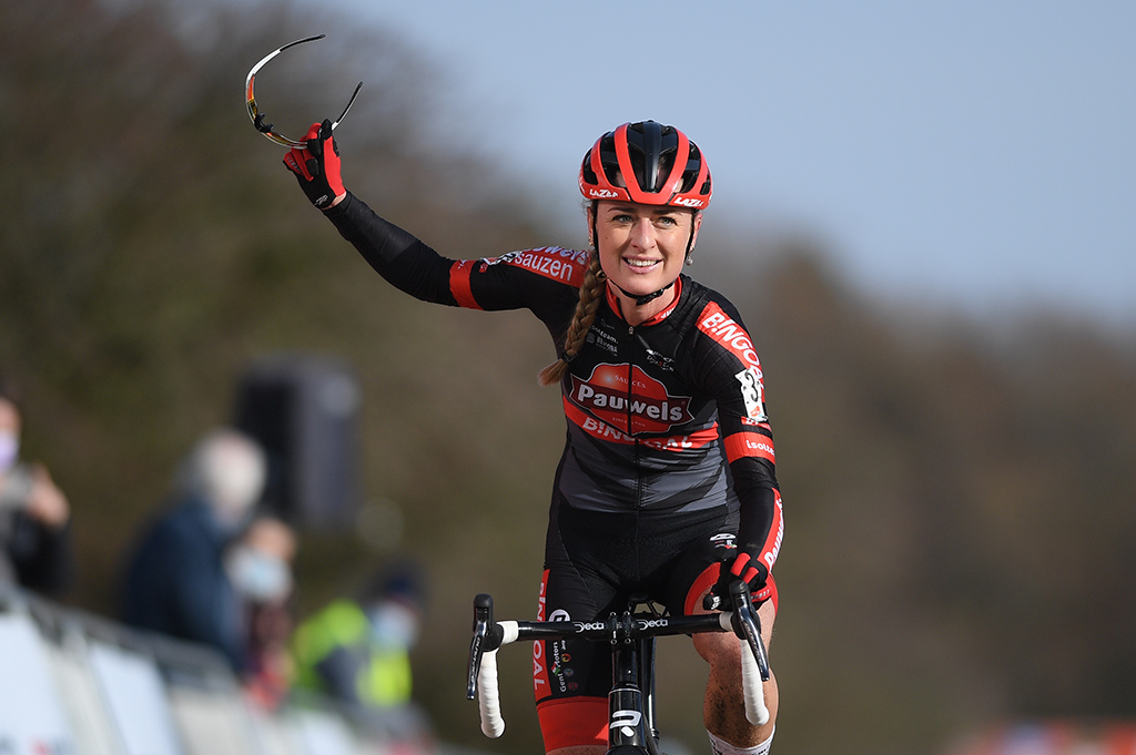 Denise Betsema gewinnt Waasland-Radcross der Damen in Sint-Niklaas (Bild: David Stockman/Belga)