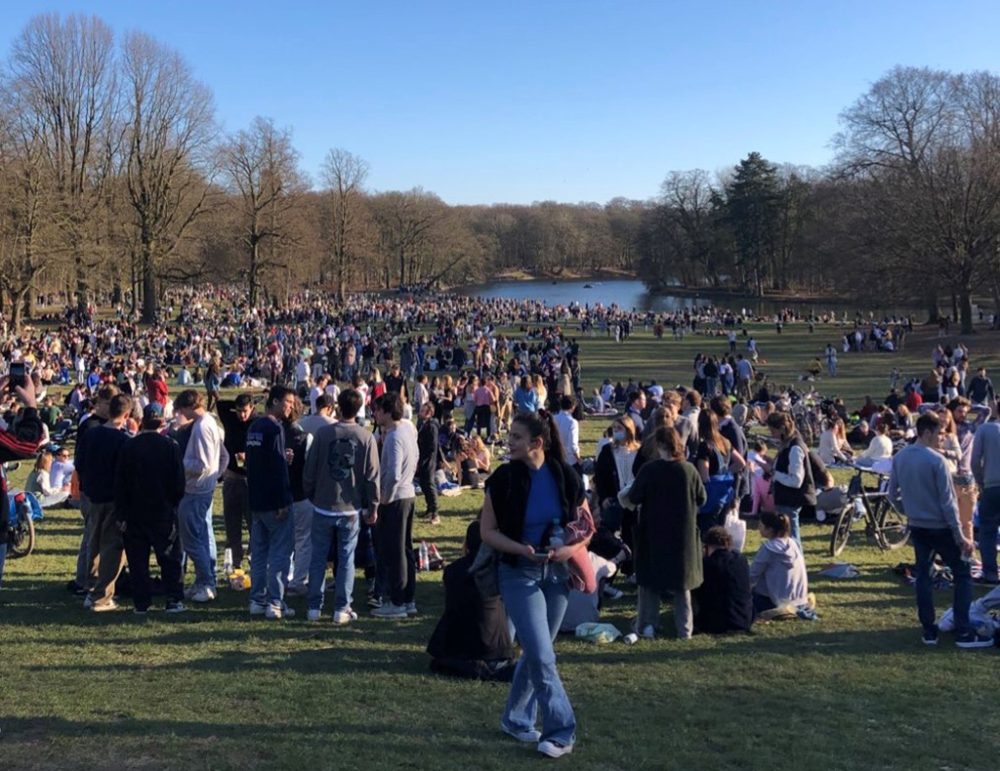 Viel los am Sonntag im Brüsseler Park "Bois de la Cambre" (Bild: Nils Quintelier/Belga)