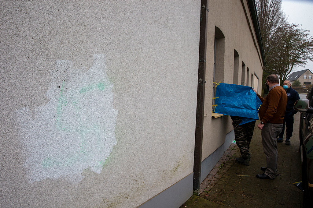 Die Schmierereien am Haus von Premier De Croo sind inzwischen entfernt worden (Bild: Nicolas Maeterlinck/Belga)