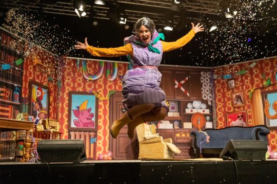 Doheem is Karneval 2021 - Gastgeberin Julia Slot (Bild: Olivier Krickel/BRF)