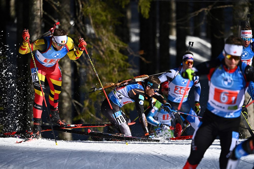 Florent Claude (l.) während dem Single-Mixed in Pokljuka (Bild: Joe Klamar/AFP.)