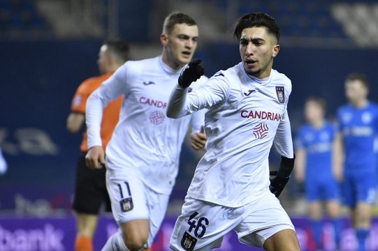 Anderlecht (hier Torschütze Anouar Ait El Hadj) drehte innerhalb von drei Minuten den frühen Rückstand in Genk (Bild: Johan Eyckens/Belga)