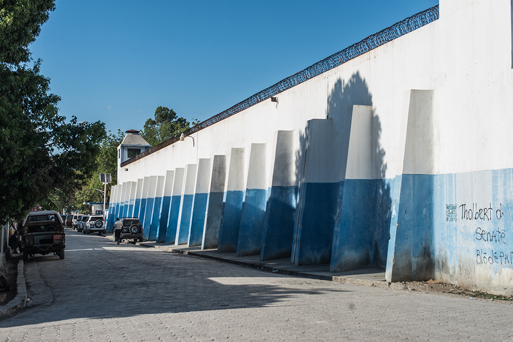 Das Gefängnis Croix-des-Bouquets auf Haiti (Bild: Reginald Louissaint/AFP)