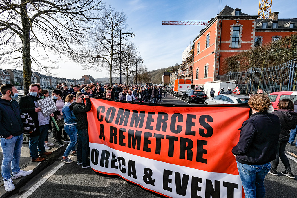 Protest des Horeca-Sektors vor dem wallonischen Parlament in Namur (Bild: Bruno Fahy/Belga)