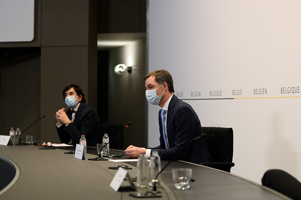 Pressekonferenz nach dem Konzertierungsausschuss: der wallonische Ministerpräsident Elio Di Rupo und Premierminister Alexander De Croo (Bild: Johanna Geron/Belga)