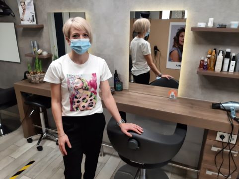 Friseurin Kerstin Gennen (Bild: Manuel Zimmermann/BRF)