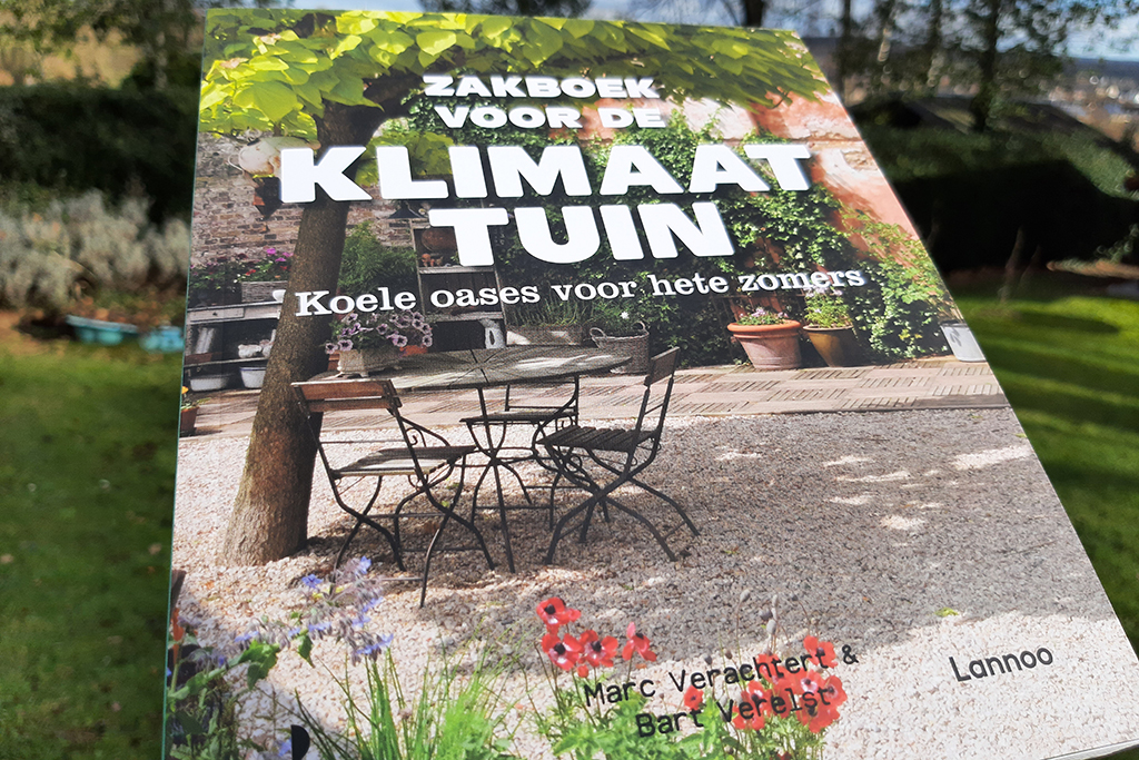 Zakboek voor de Klimaattuin (Taschenbuch für den Klimagarten) von Marc Verachtert und Bart Verelst aus dem Lannoo-Verlag (Bild: Manuel Zimmermann/BRF)