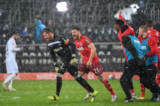 Köln gewinnt Derby in Mönchengladbach (Bild: Ina Fassbender/AFP)