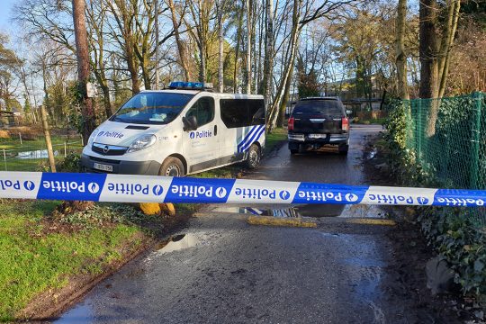 Polizeiabsperrung: Zwei Leichen in Lanaken gefunden
