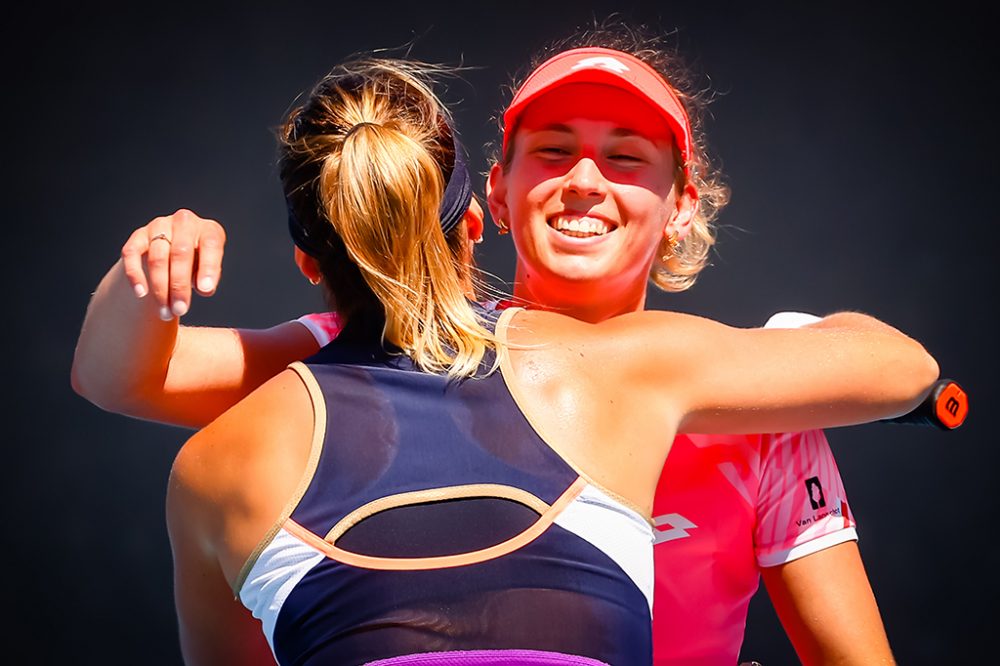 Elise Mertens mit ihrer Doppel-Partnerin Aryna Sabalenka (Bild: Patrick Hamilton/AFP)