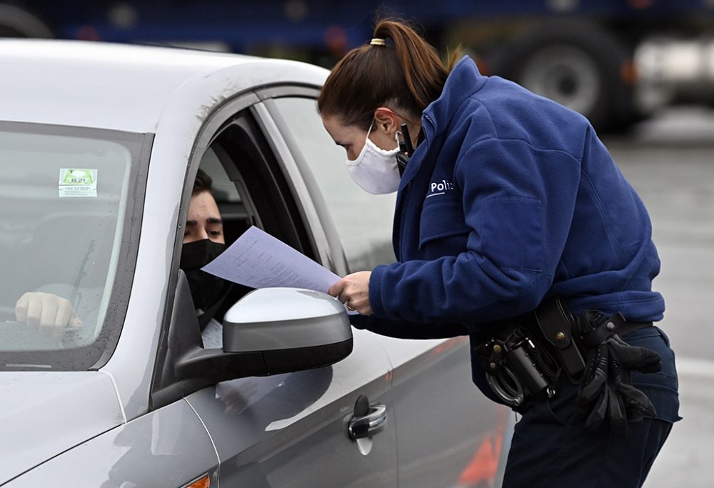 Polizeikontrolle (Bild: Eric Lalmand/Belga)