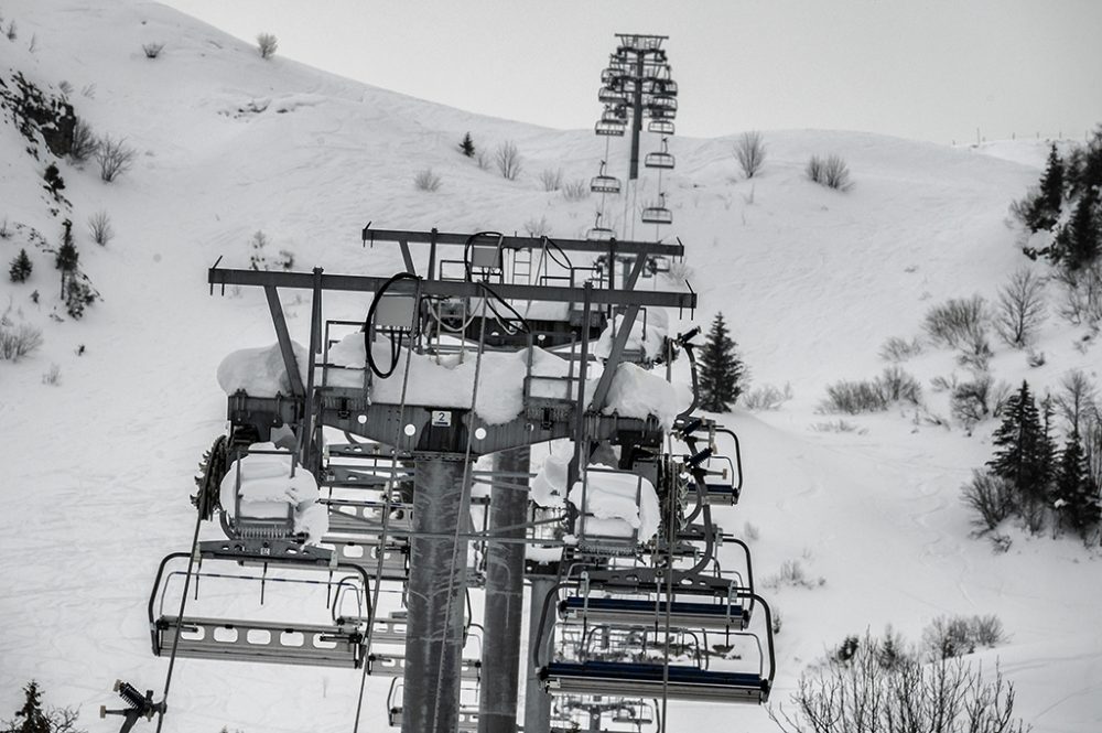 Leerer Skilift im Skigebiet Le Grand Bornand in der Region Auvergne-Rhône-Alpes (Archivbild: Jeff Pachoud/AFP)